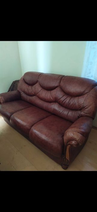 диван с креслами из кожи италия, столы, зеркало