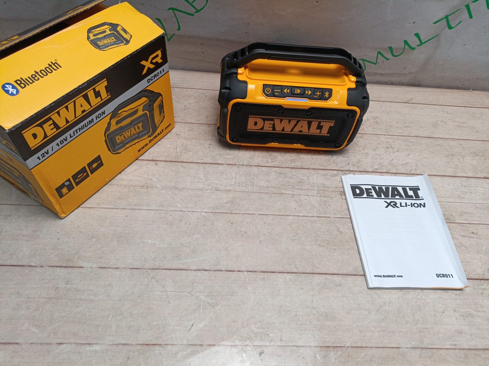 DeWALT DCR011 колонка портативная аккумуляторная Bluetooth