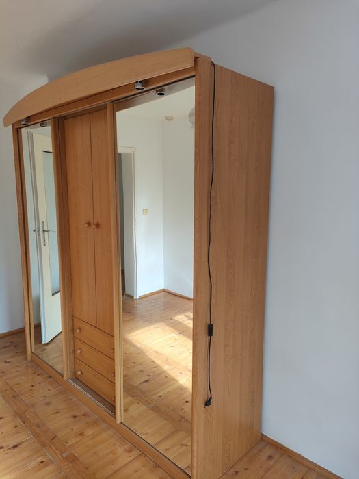 Szafa przesuwana z lustrami