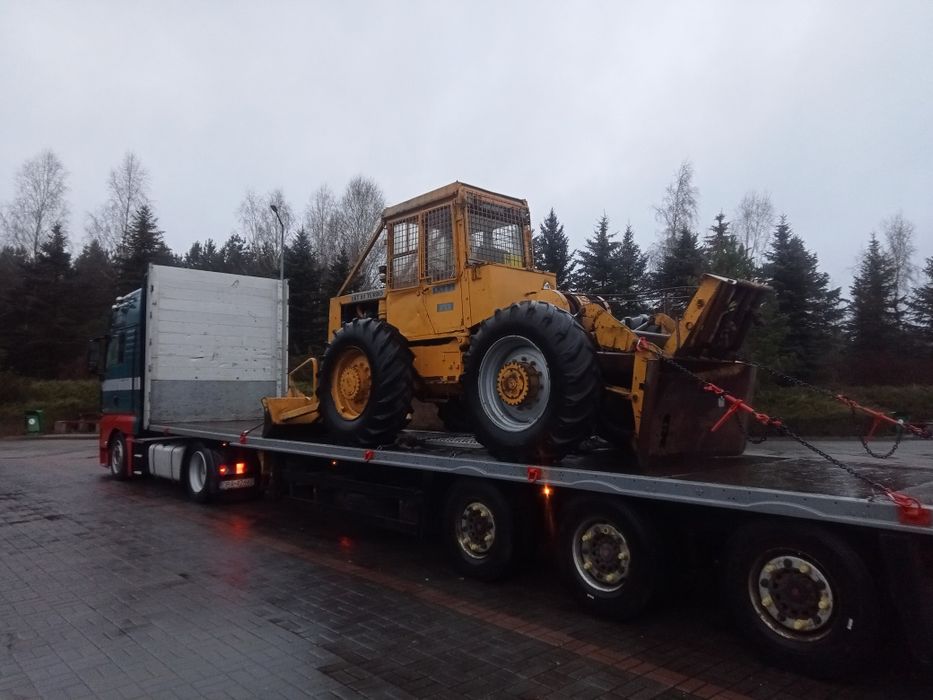 Transport maszyn rolniczych budowlanych laweta pomoc drogowa holowanie