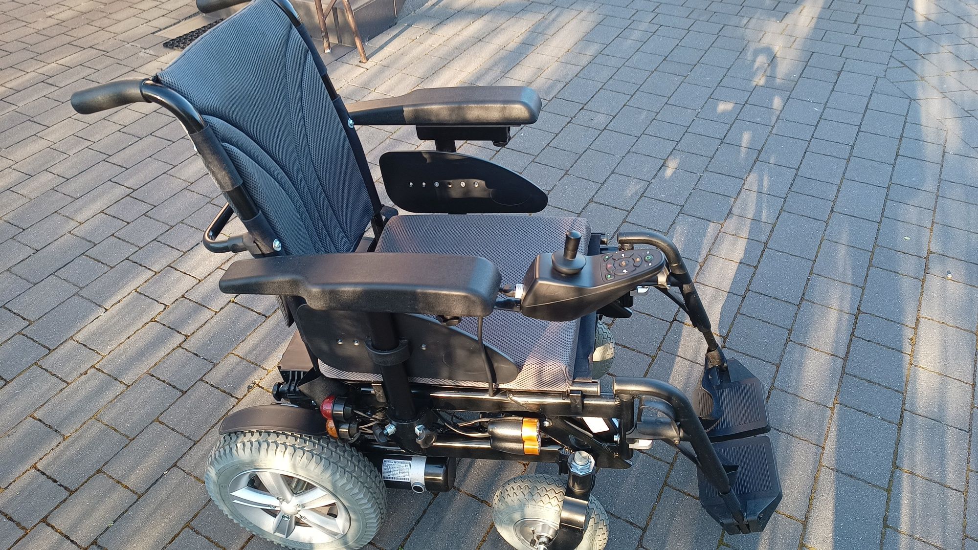 Wózek inwalidzki elektryczny Vitea Care W1032 Easy 16" zamiana