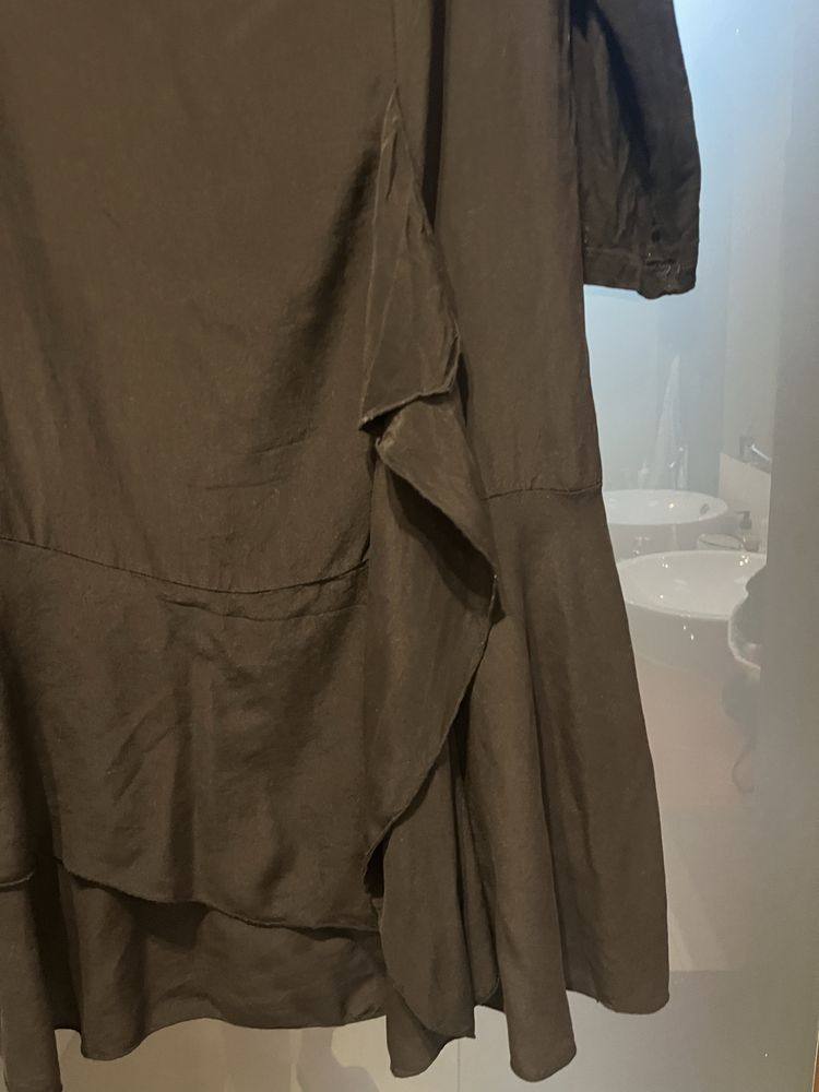 Czarna elegancka sukienka z falbanami King Kong