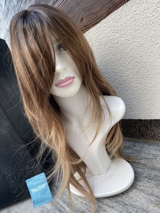 Piękna brązowa jasna peruka brąz refleksy pasemka włosy jak naturalne