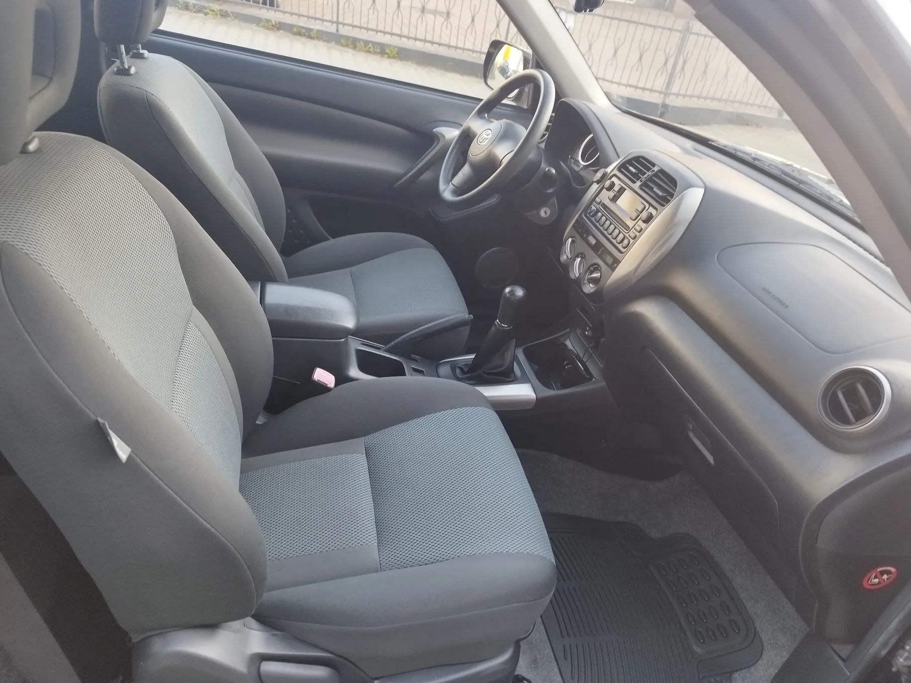 Toyota RAV4 niski udokumentowany przebieg,Bezwypadkowy ,Serwis