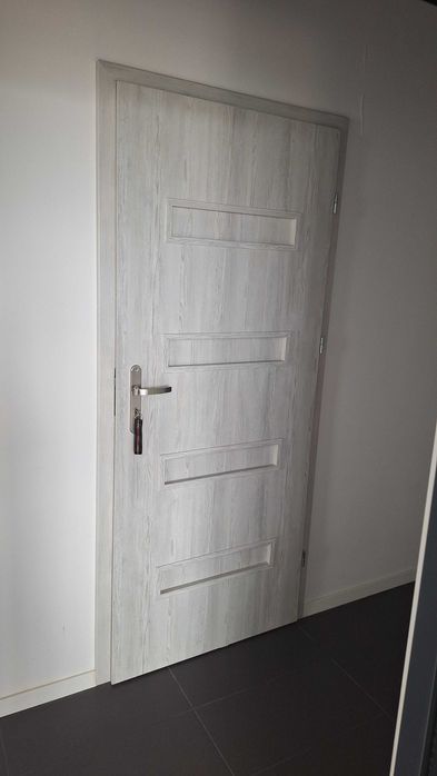 Drzwi wewnętrzne Artens - 70 i 80 cm z ościeżnicą - używane