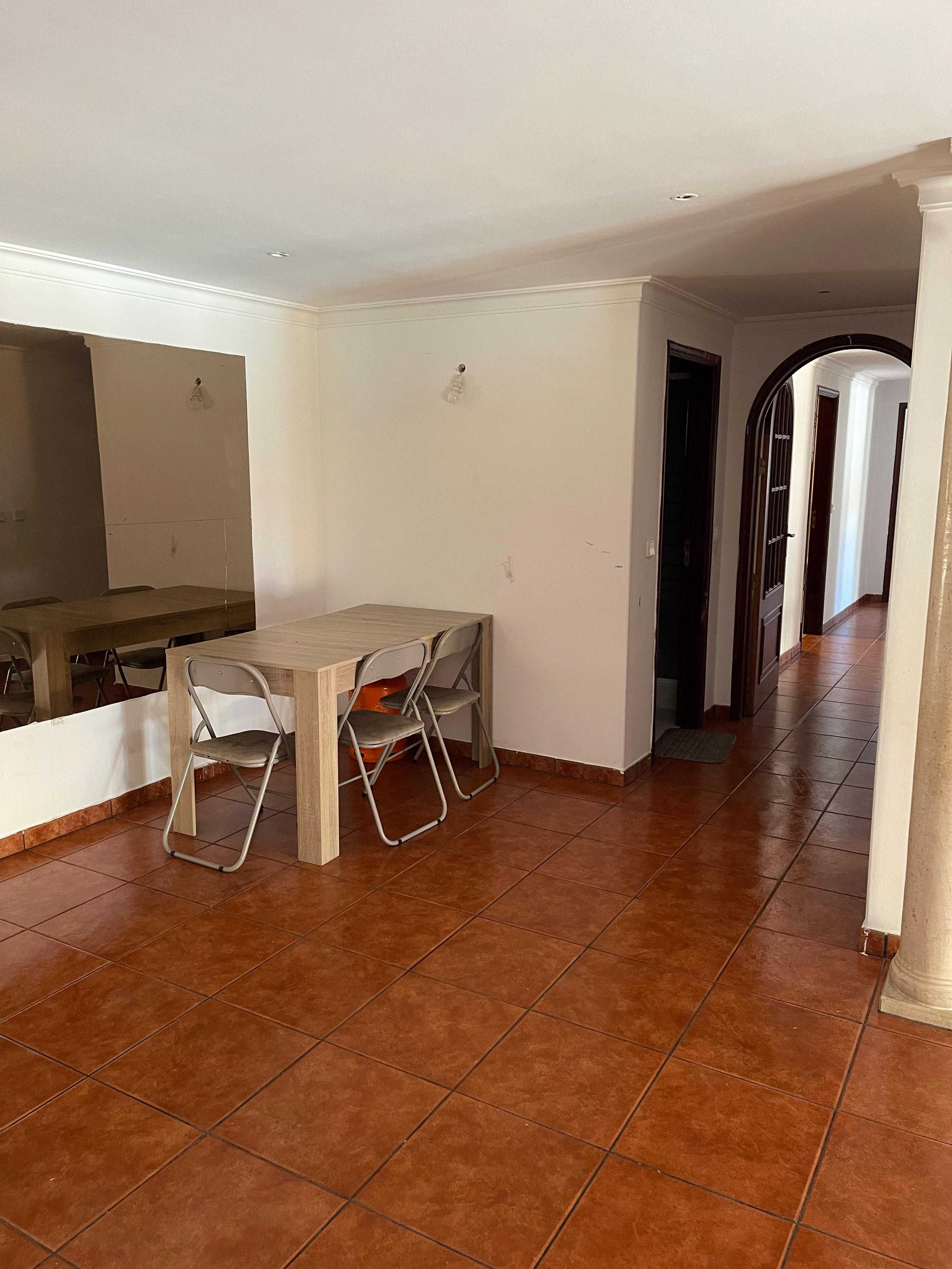 Arrendo apartamento T3 Próximo da estação do entroncamento.