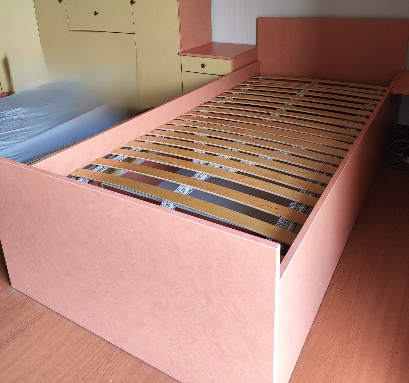 Łóżko 90x200 ze stelażem oraz szufladą na kółkach