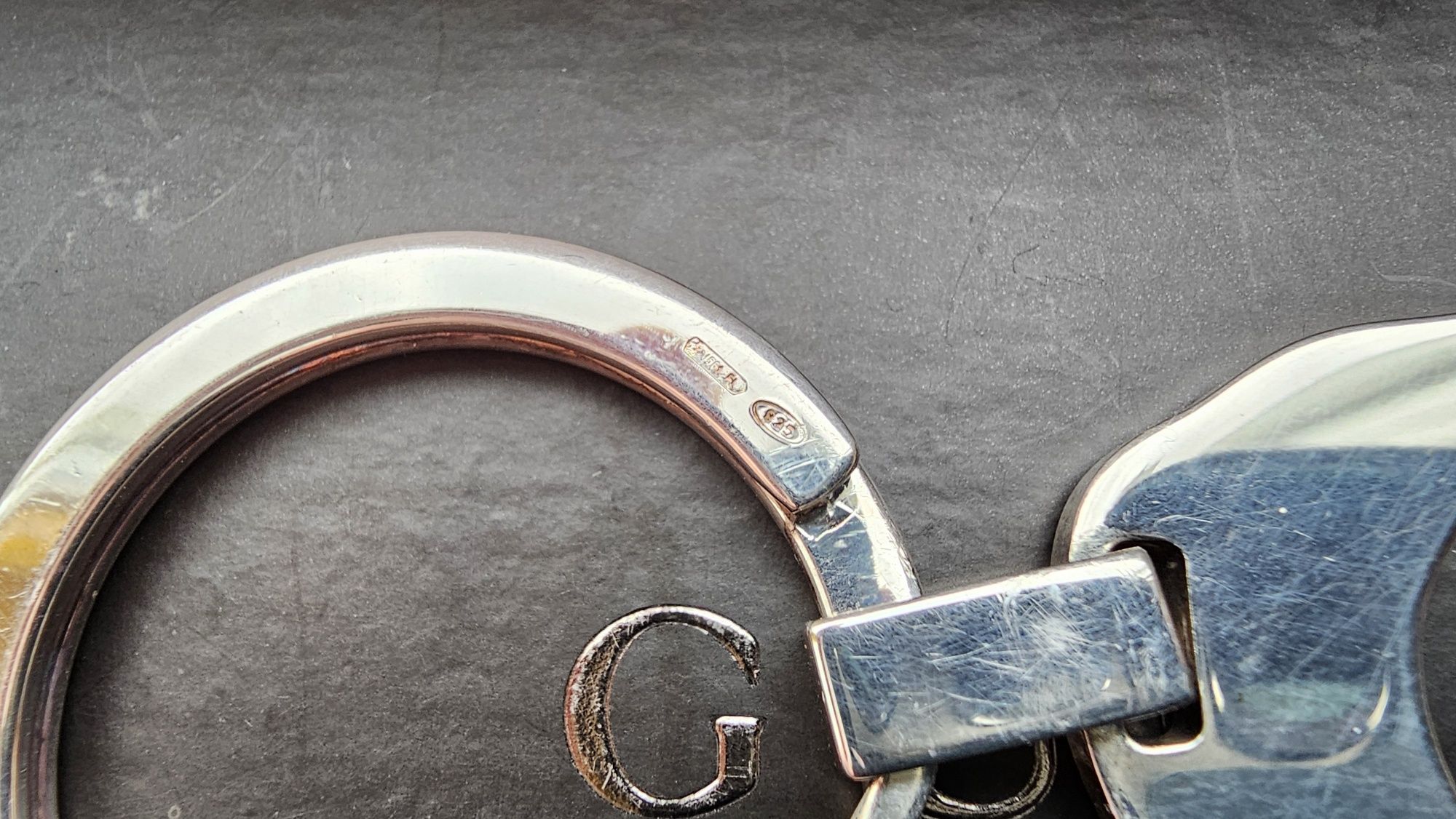 Gucci брелок срібний