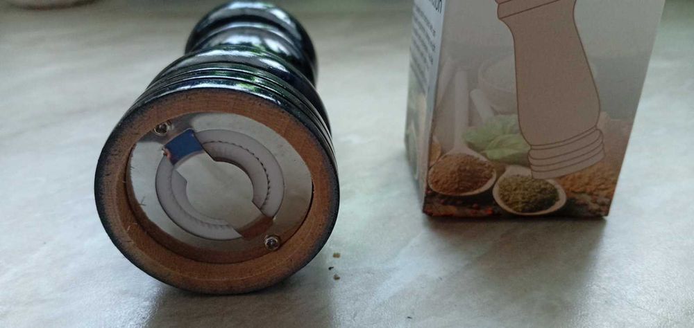 Мельница для черного перца из голландского дерева