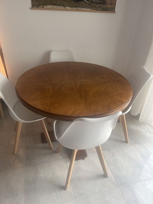 Conjunto mesa e 4 cadeiras