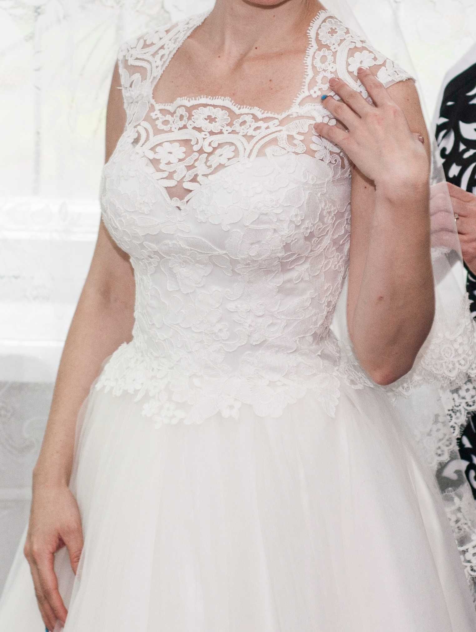 Весільна сукня + сережки+ подюбник с 2колец+ чехол( Свадебное платье