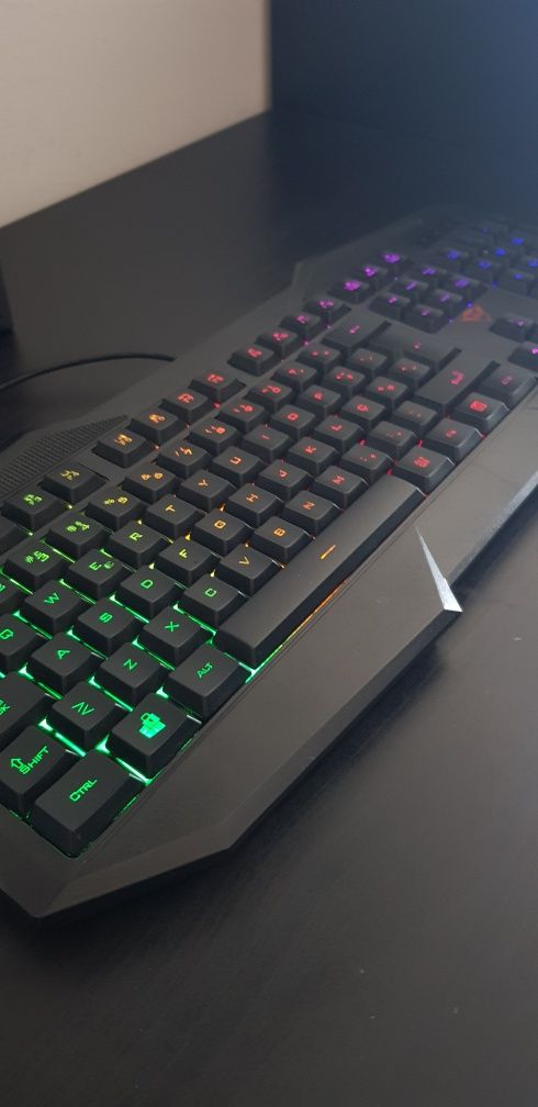 Teclado gaming Trust GTX 830-RW