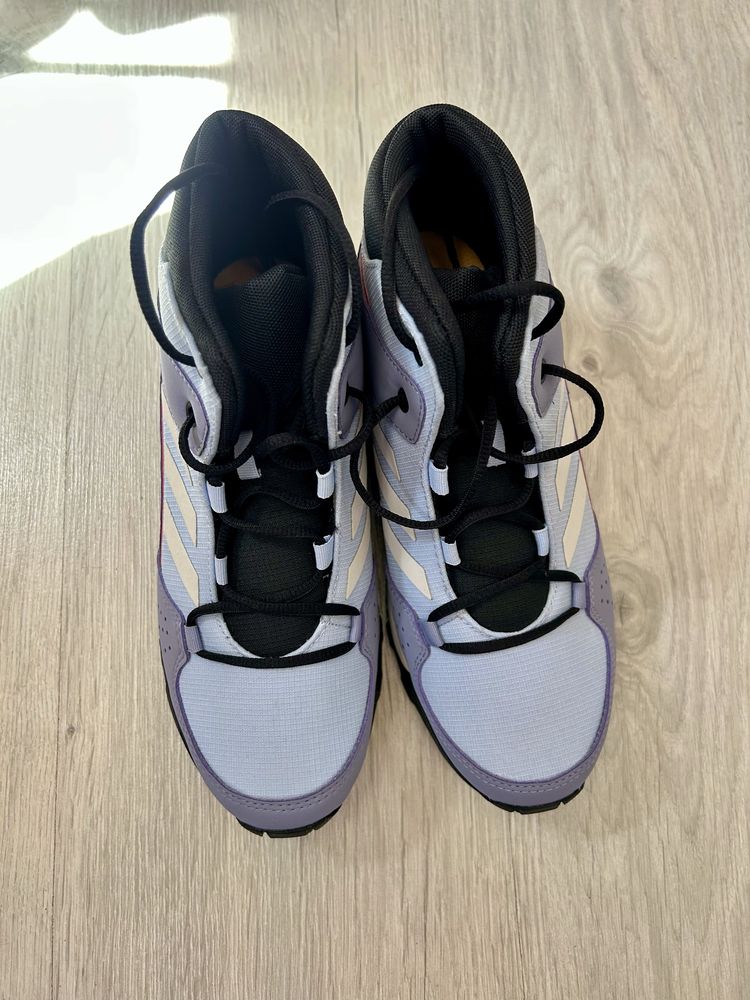 Продам нові ботинки Adidas оригінал