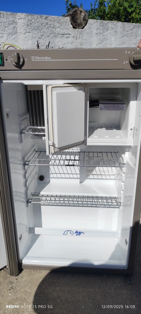 Frigorífico trivalente para caravana 220v/12v/gas da marca electrolux