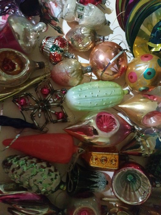 Іграшки новорічні різні