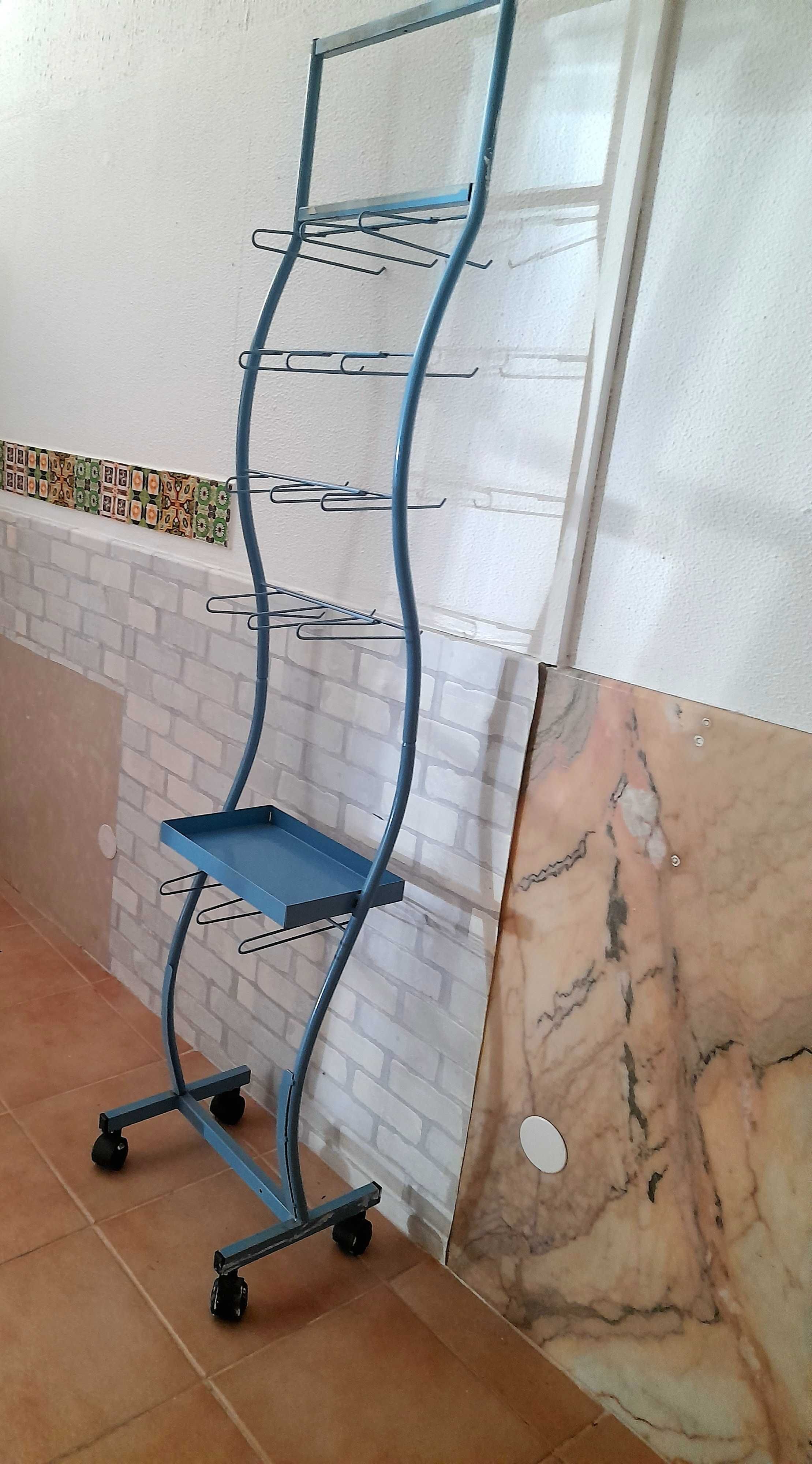 Expositor azul para Loja, brindes, escritório em ferro, com rodas