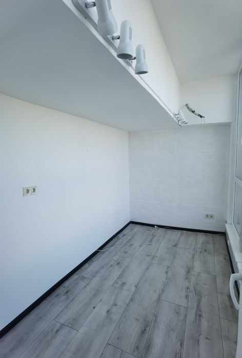 Отличный офис 23 кв.м. с кондиционером и панорамным видом на Позняках!