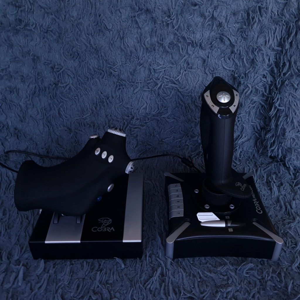 Joystick z przepustnicą cobra pro flight CF2290
Joystick nie używany W