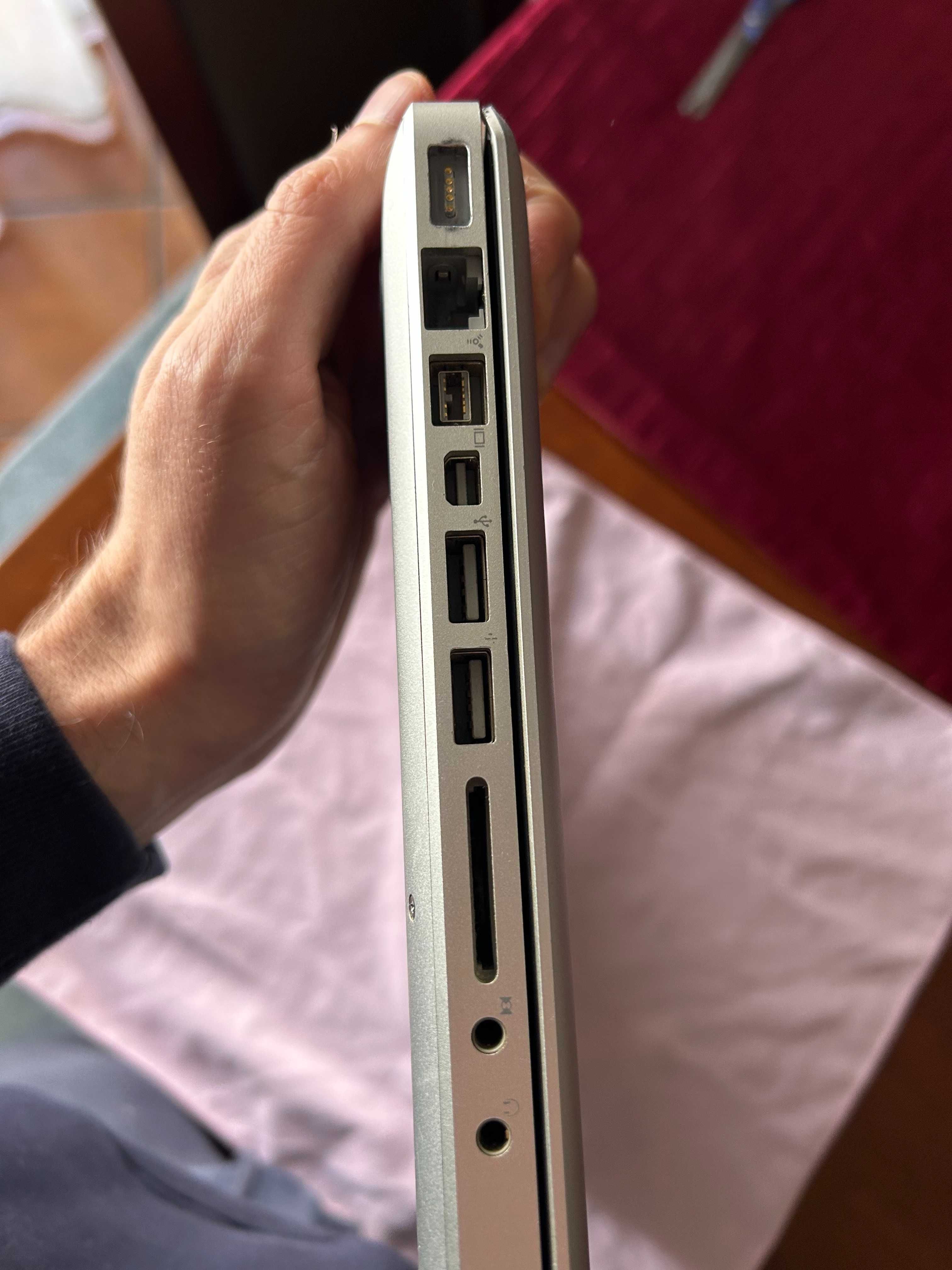 Macbook Pro 2009 C2D 4GB Mem 250GB HDD