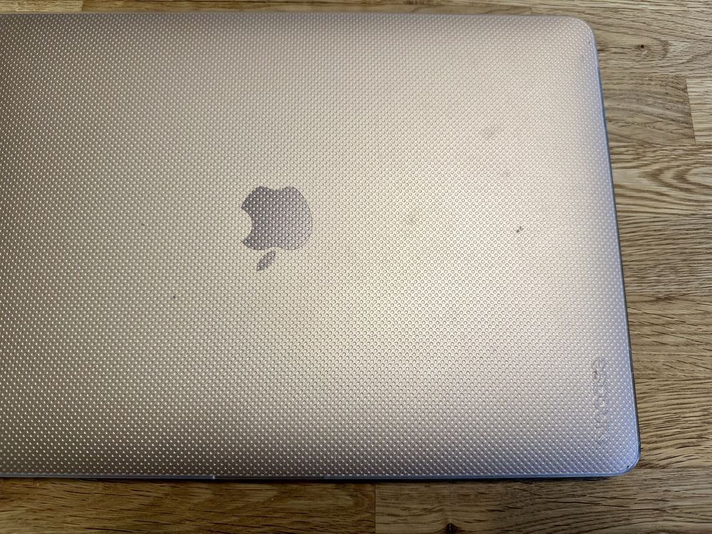 MacBook Air 13” Intel Core i5 1,1Ghz RAM 8GB  SSD 256 GB Gold