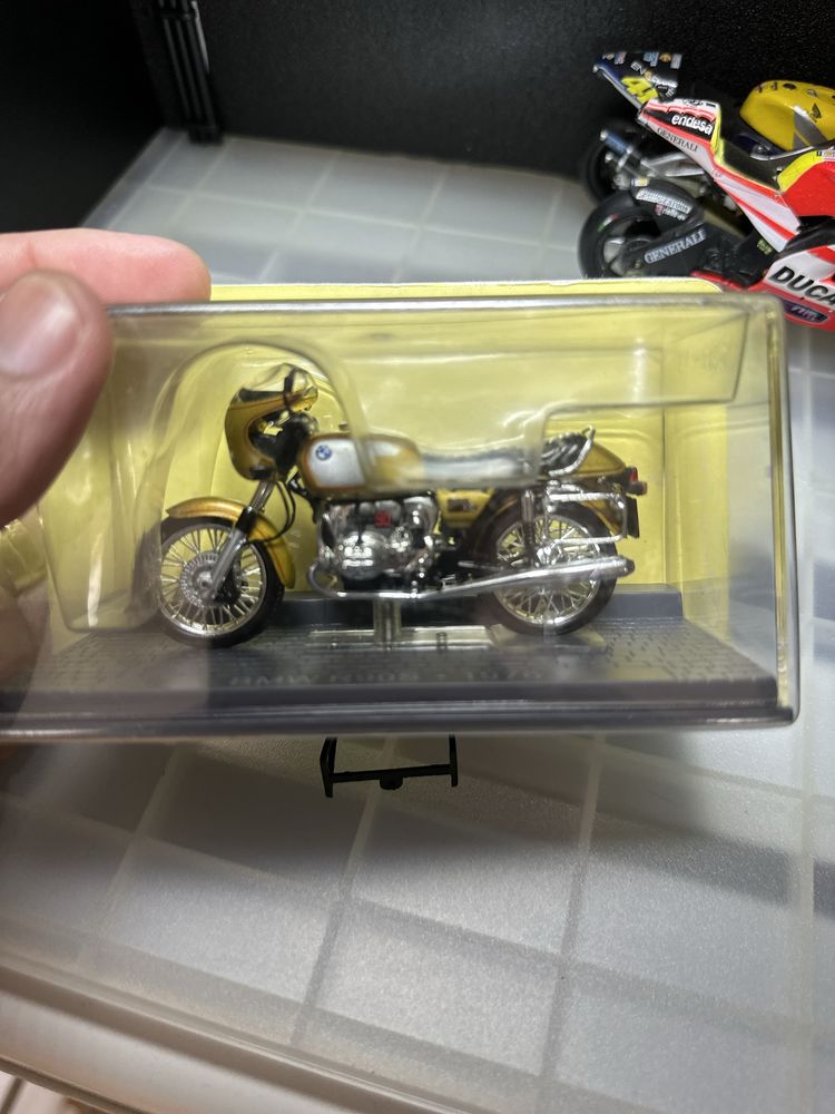 Miniatura BMW R90S de 1976 Escala 1/24 made by IXO (Caixa fechada)
