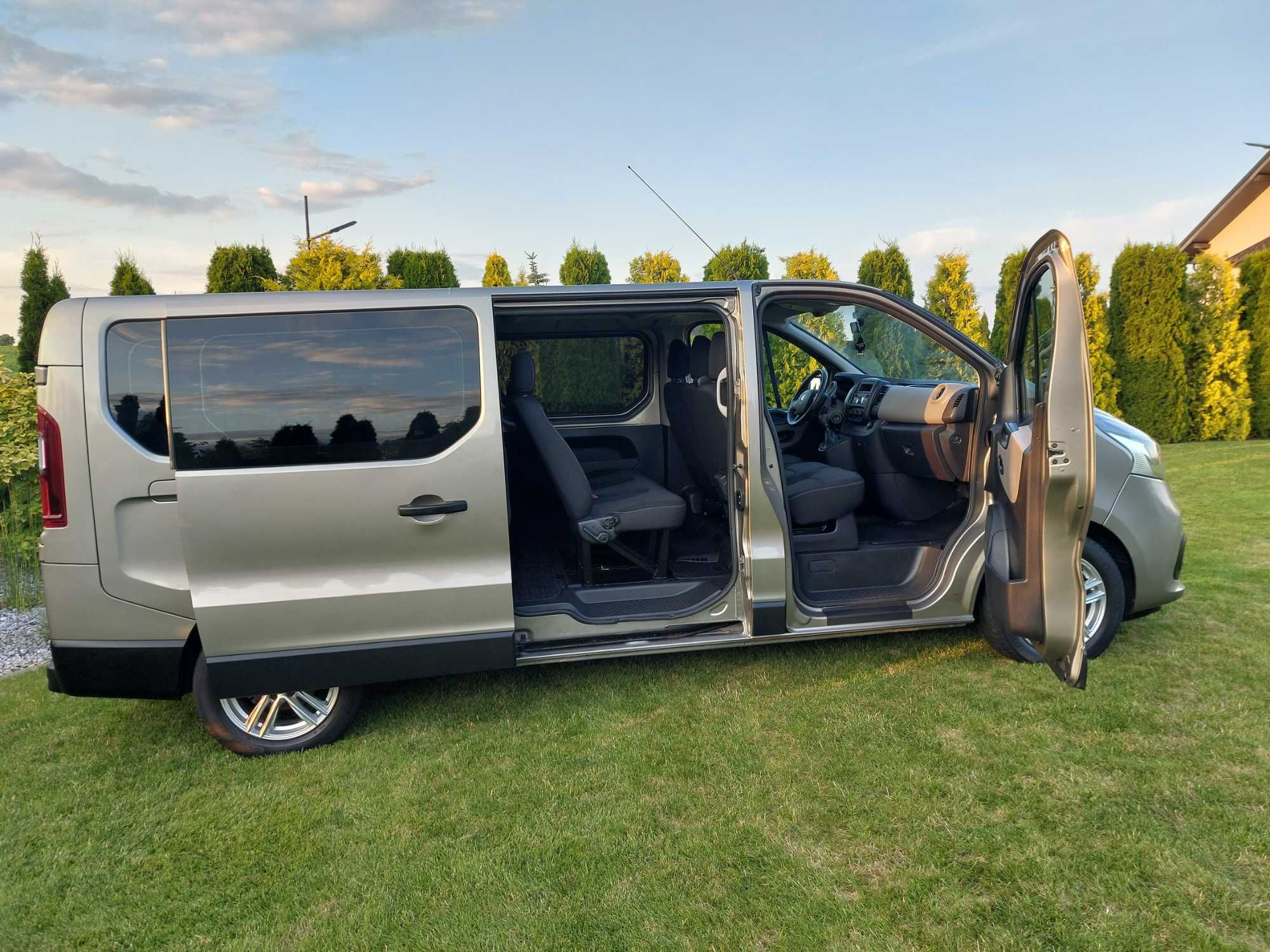 Renault Trafic polski salon wersja long 9 osób nawiewy Webasto