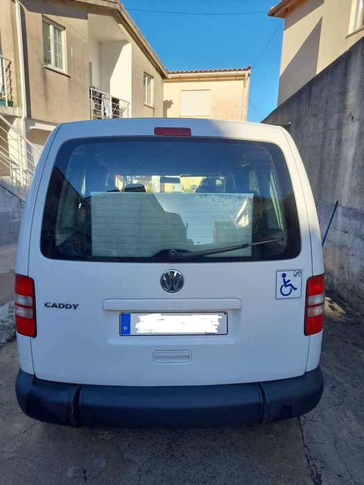 Viatura adaptada para transporte em cadeira rodas