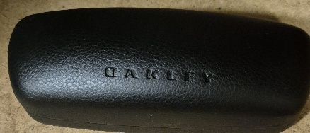 Nowe etui na okulary Oakley