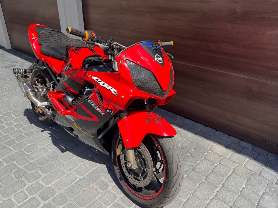 Honda CBR 600 F4i stunt