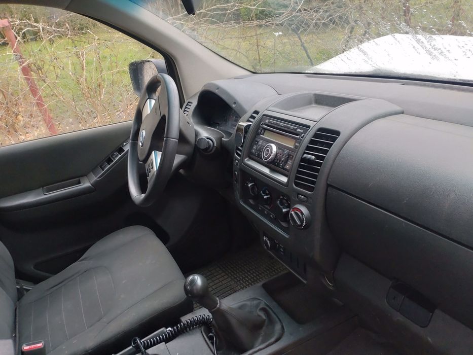 NISSAN NAVARA D40 - 2,4dci niski przebieg - uszkodzony