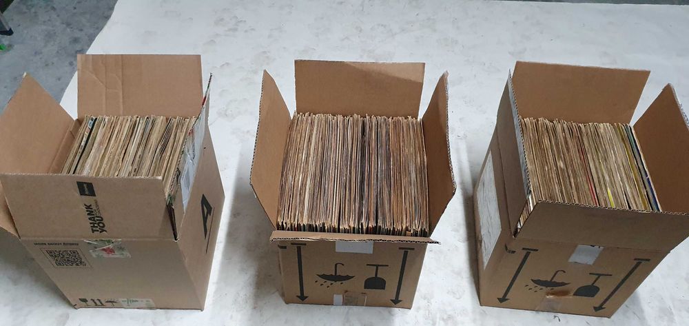Discos de vinil grandes de 33 rotações.
