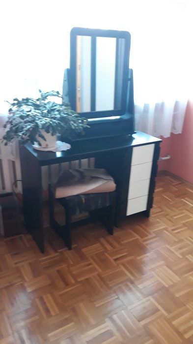 czarno biała sypialnia