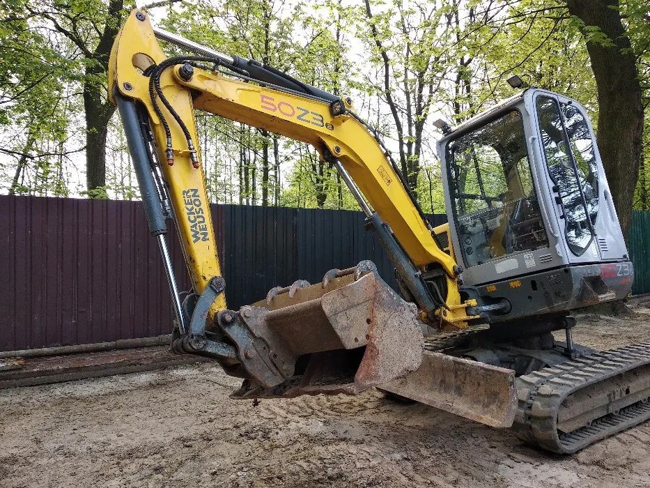 Wynajem koparek 1.7t, 4t, 6t i 8t