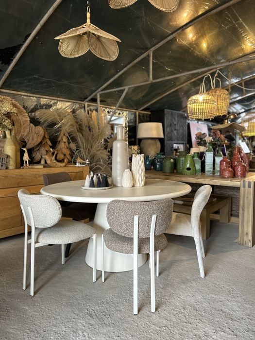 stół nowoczesny cement beton biały minimalistyczna forma