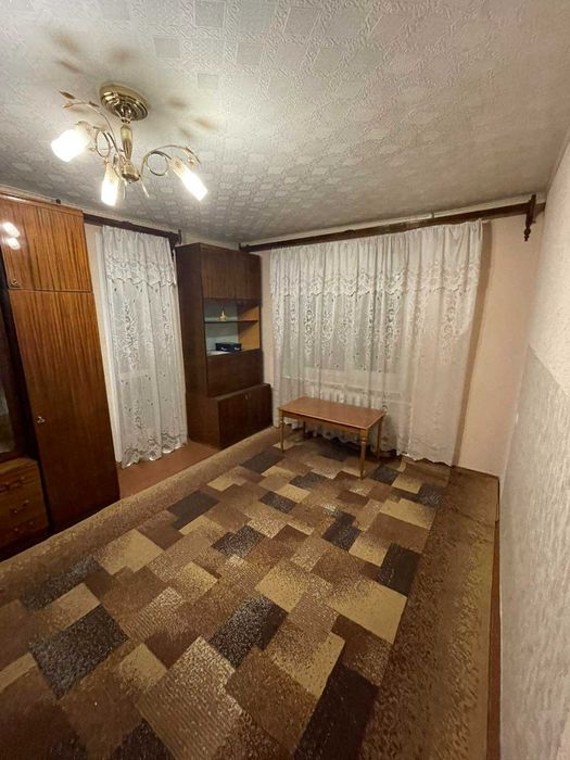 Продается 2-комнатная квартира в центре города.