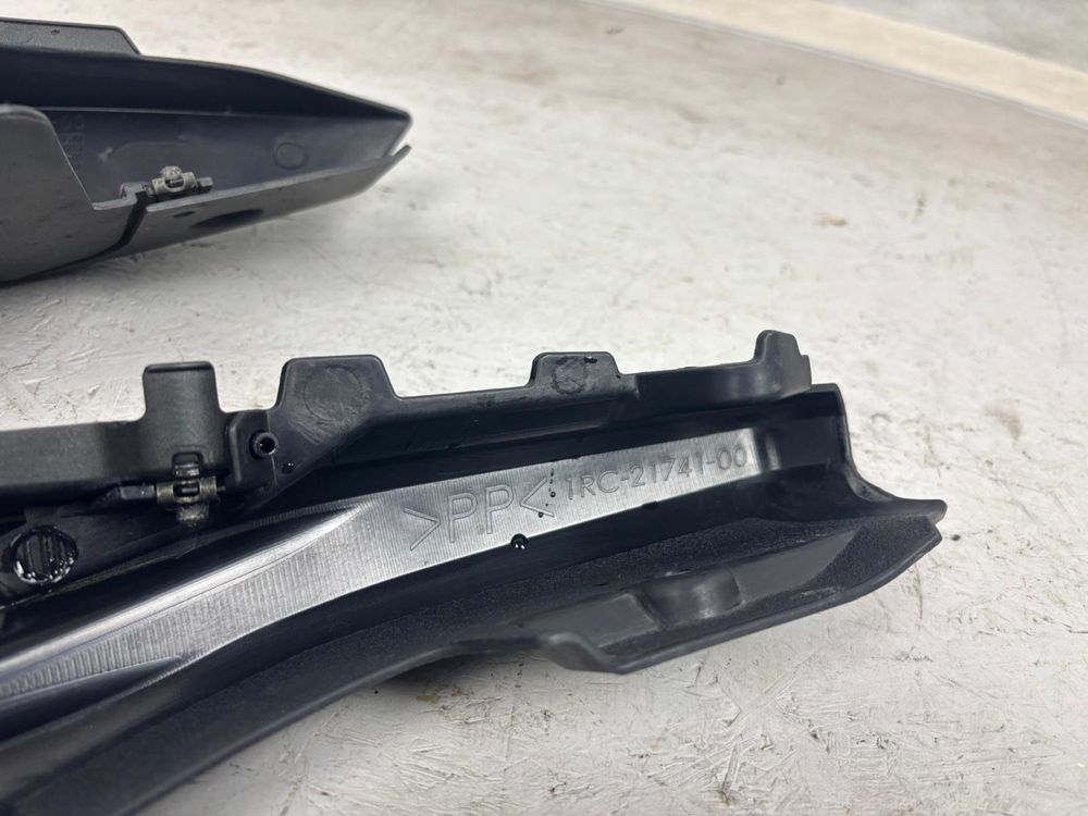 Yamaha MT09 Ogon Zadupek Lewy Owiewka Tył Plastik Tylny 13-16