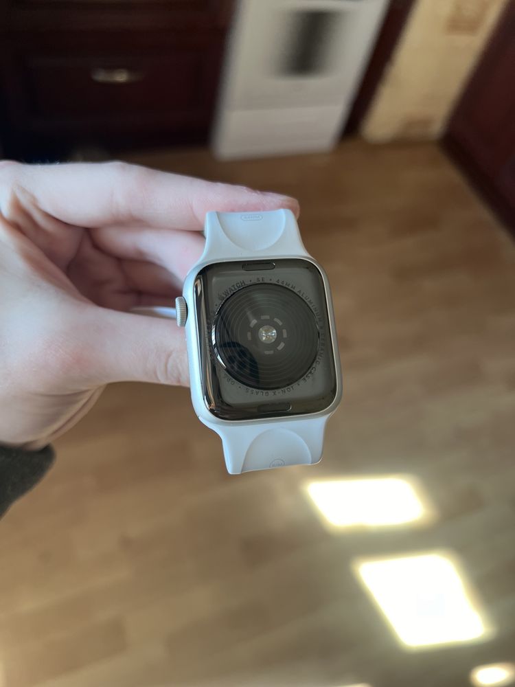 apple watch se 44mm gps