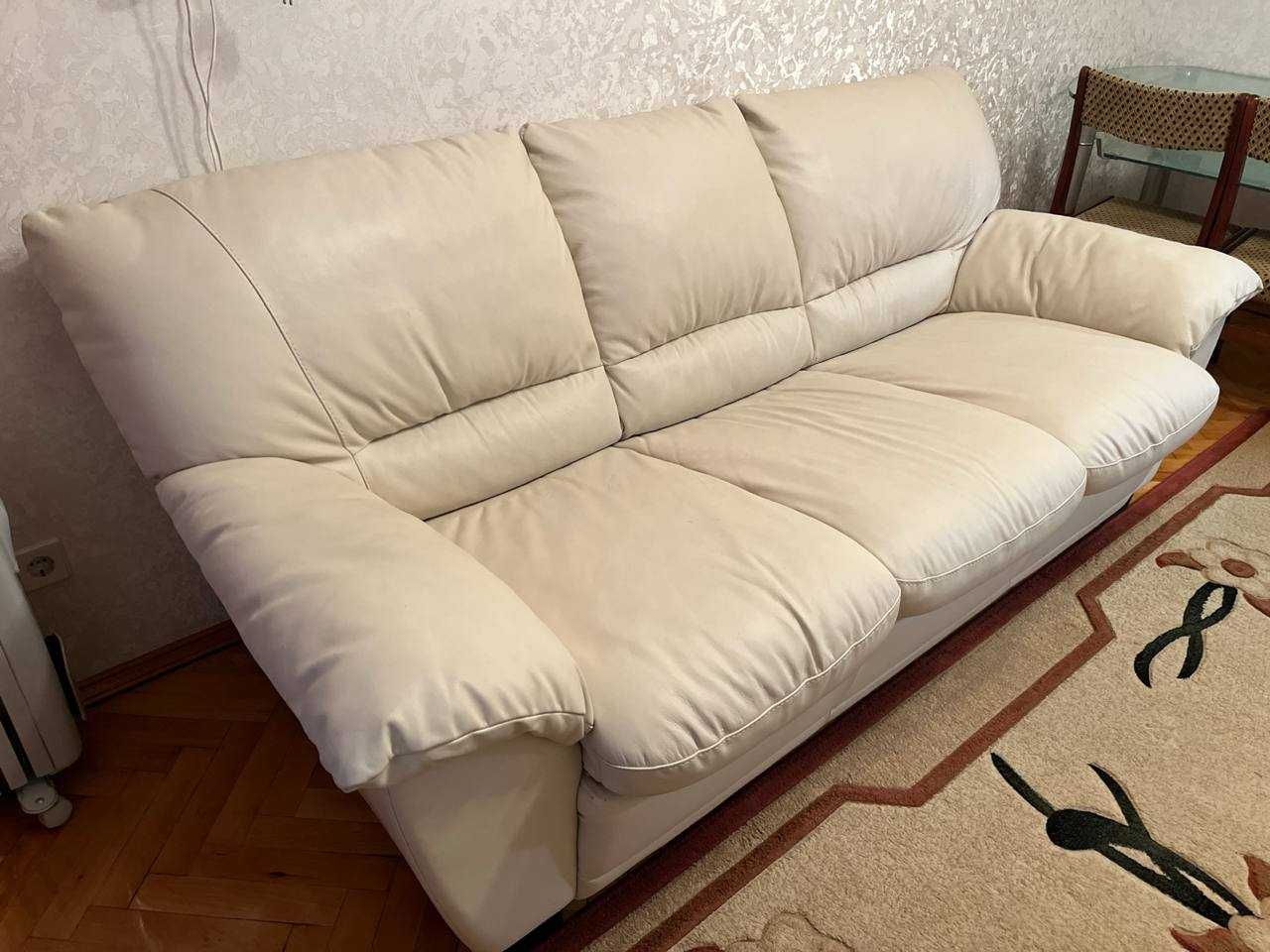 Итальянский кожаный диван ITALSOFA. Раскладной. Молочно-бежевый