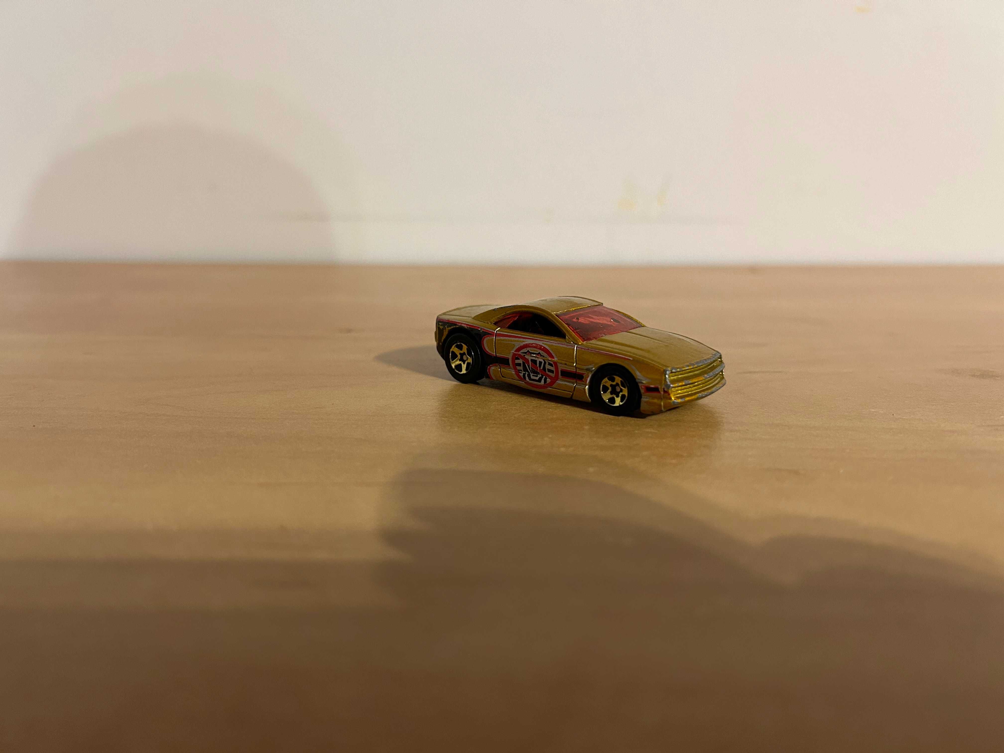 Kolekcja Hot Wheels + 2 zestawy w gratisie (T-REX i Shark Park).