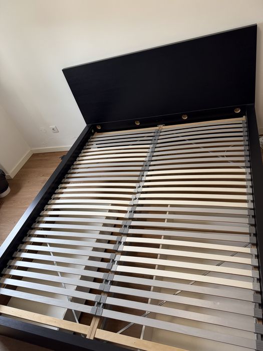 Estrutura de cama MALM c/ 1 ano de uso +estrado + 2 caixa de arrumação