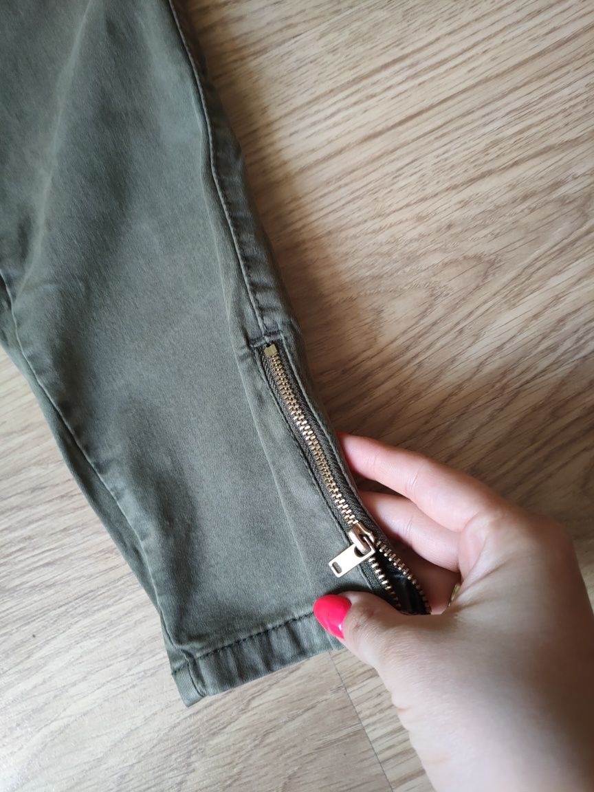 Spodnie w kolorze khaki rozmiar M sinsay