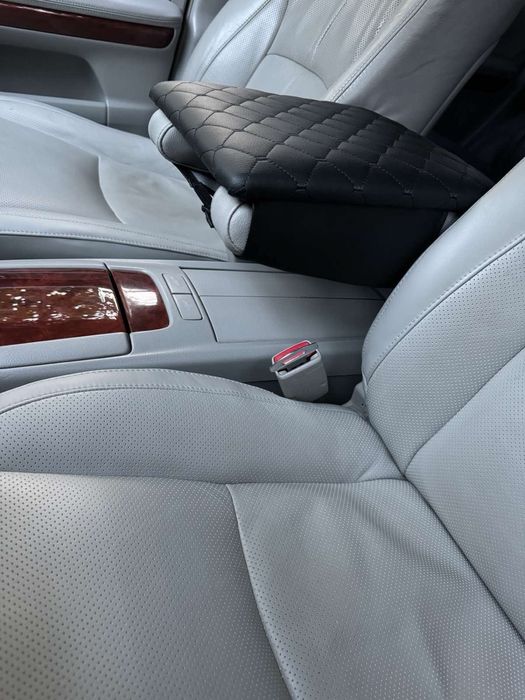 Продам подлакотник на Lexus RX300-350 2007 г