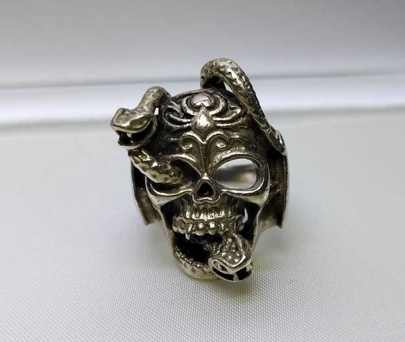 Srebrny sygnet - czaszka z wężami - próba 800 - nr 026