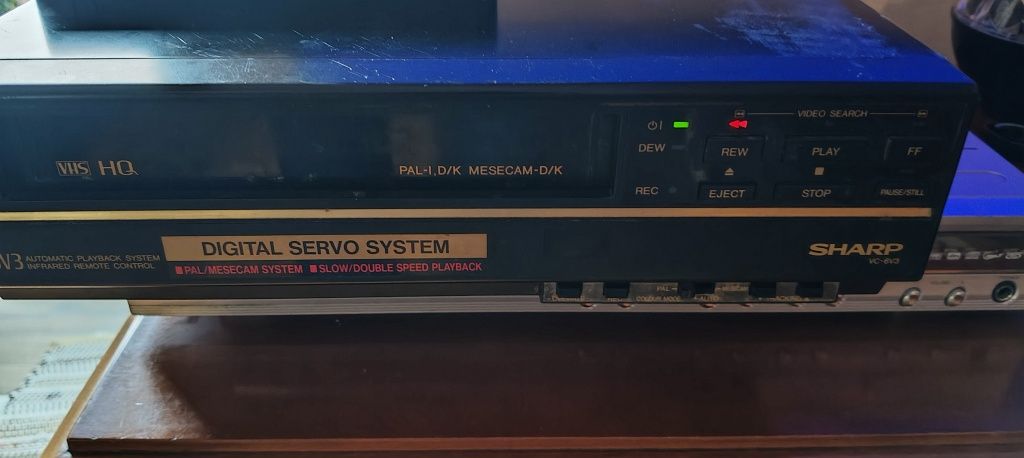 Vintage ,stary z lat 90 tych magnetowid.Stan mi nieznany.