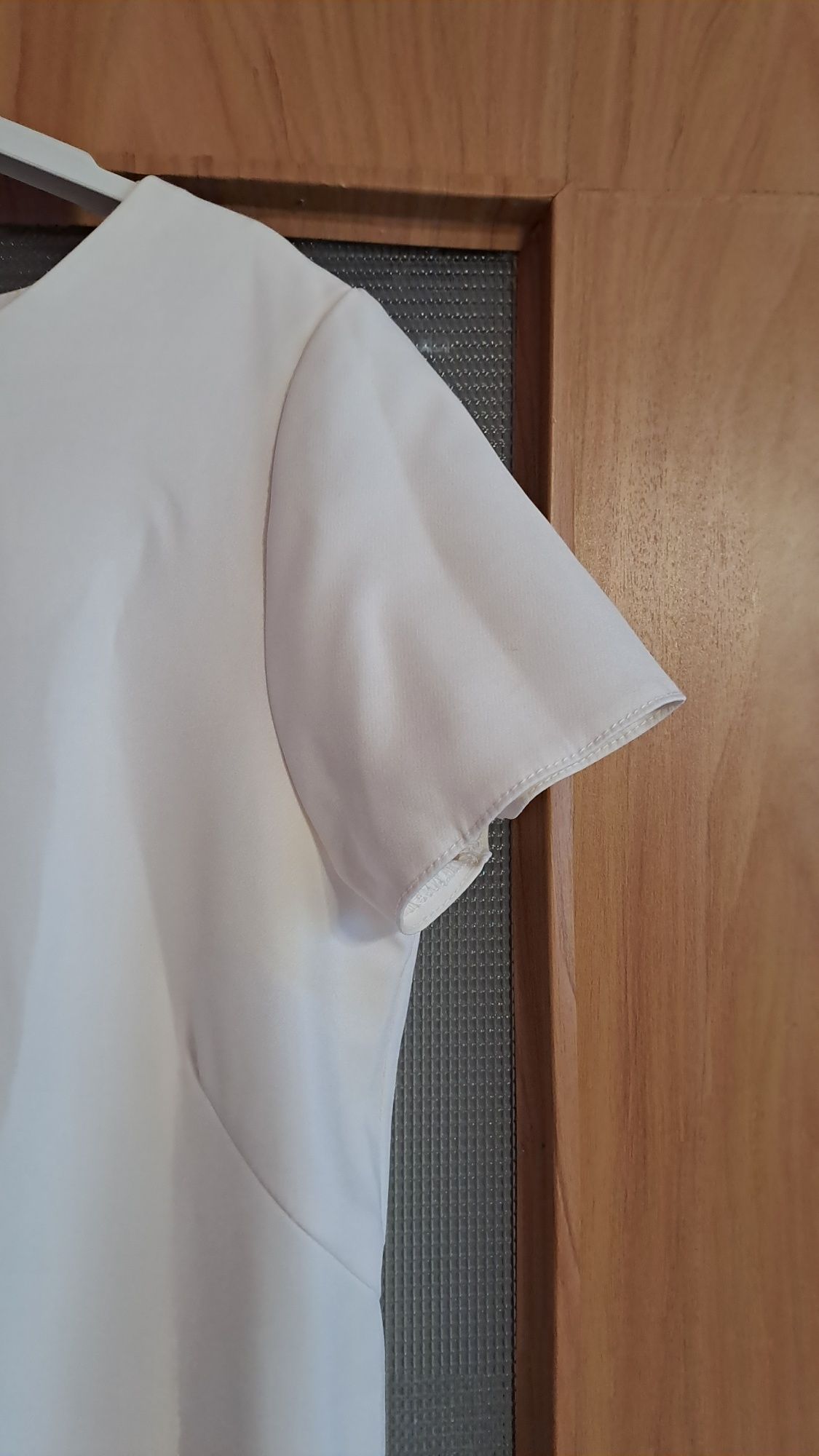 Elegancka sukienka w kwiaty