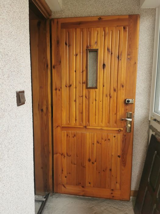 Drzwi zewnętrzne drewniane
