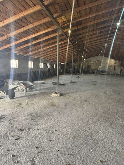 Комерційні складські виробничі офісні приміщення територія 0.9 га