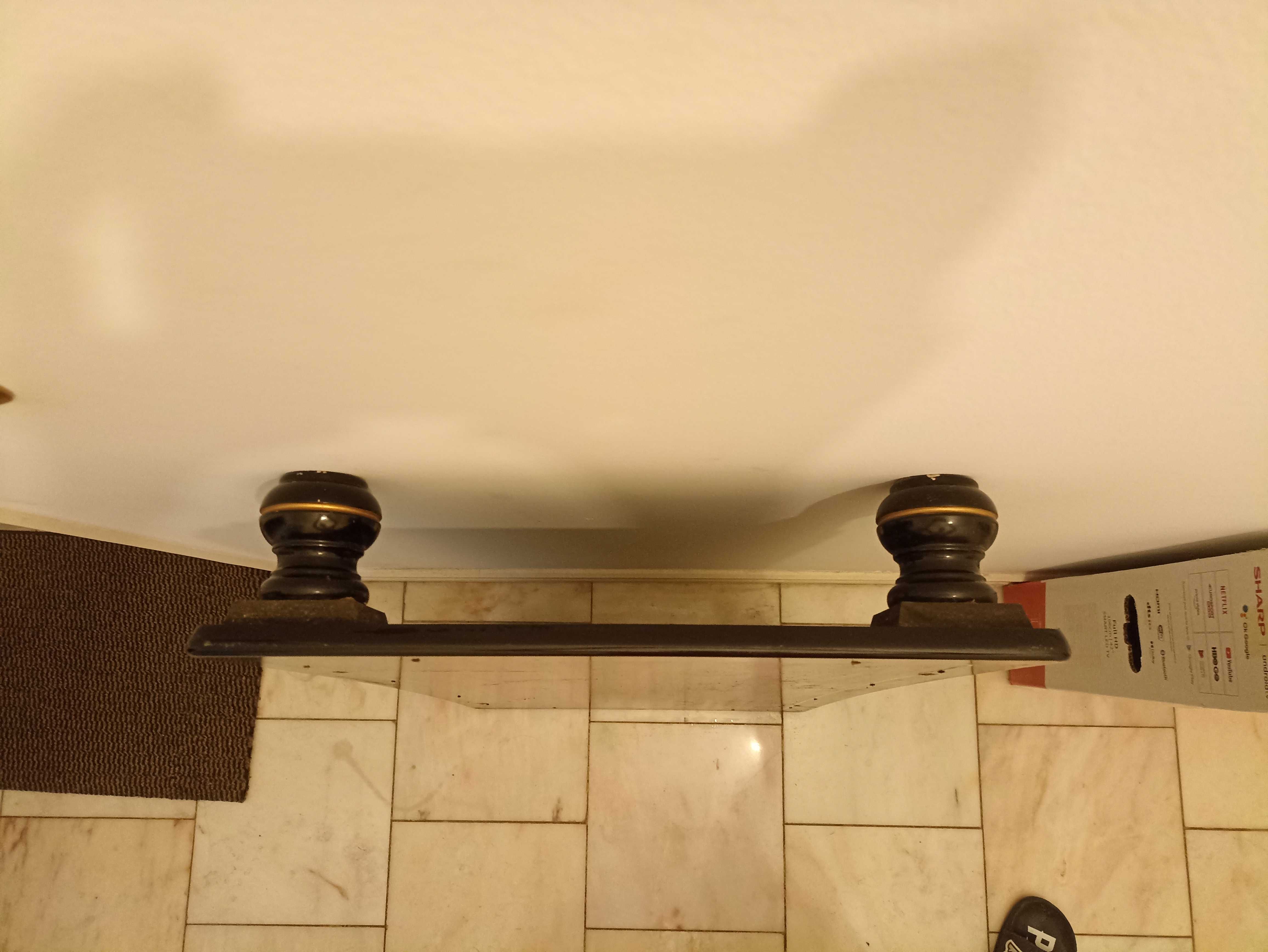 Mesa pequena por venda