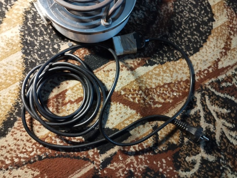 Kuchenkę elektryczną z czasów PRL-u Predom