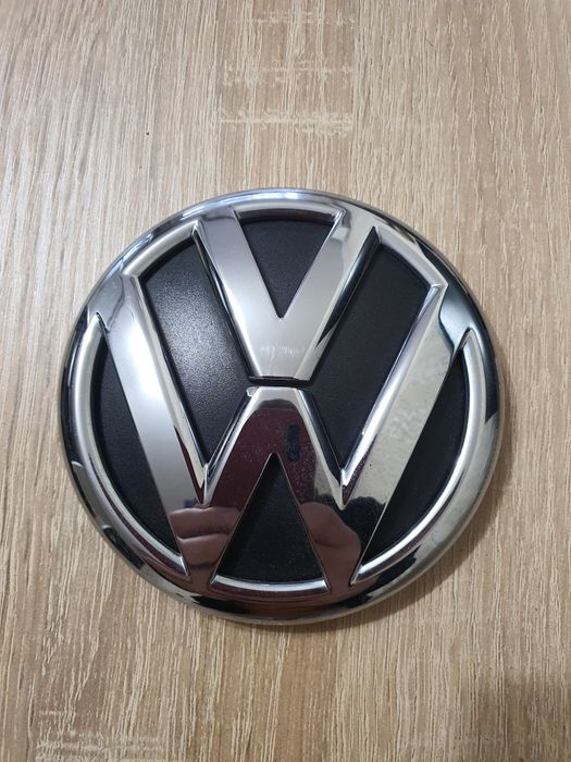 Продам эмблему значок на крышку багажника VW Jetta 6